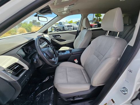 Used 2025 Nissan Rogue SV FWD image 17