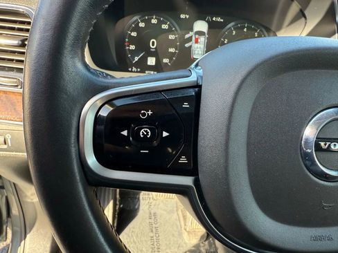 Used 2016 Volvo XC90 T6 Momentum w/ Momentum Plus Package image 22