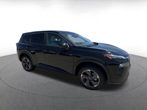 Used 2025 Nissan Rogue SV FWD image 2