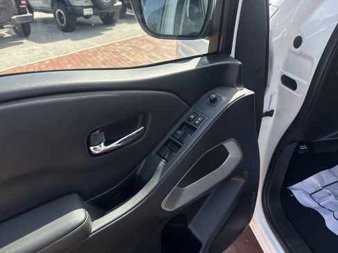 Used 2022 Nissan Frontier SV RWD image 13