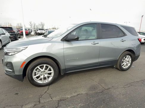 Used 2023 Chevrolet Equinox LS image 4
