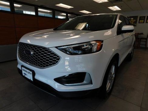 Certified 2024 Ford Edge SEL image 2