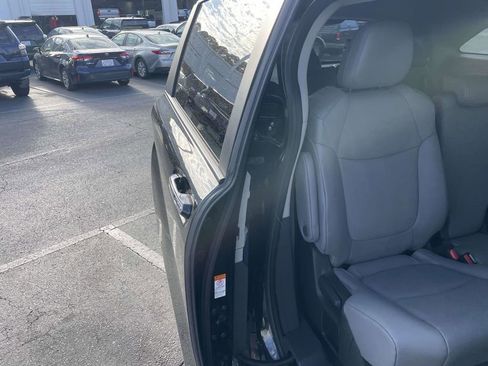 Used 2024 Toyota Sienna XLE FWD image 44