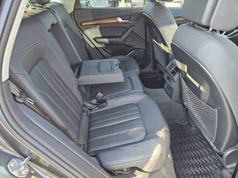 Used 2023 Audi Q5 2.0T Premium w/ Convenience Package image 6
