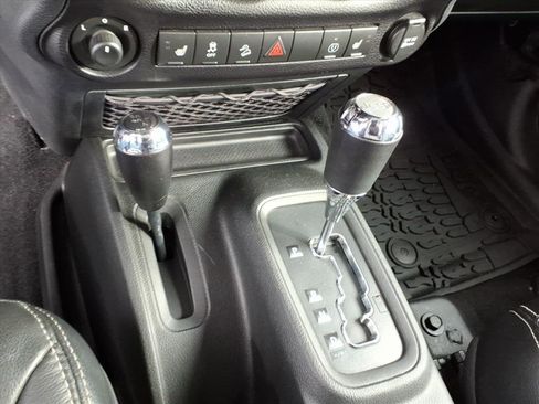 Used 2017 Jeep Wrangler Unlimited Rubicon image 23