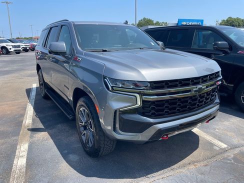 Used 2022 Chevrolet Tahoe Z71 w/ Luxury Package AWD/4WD image 3