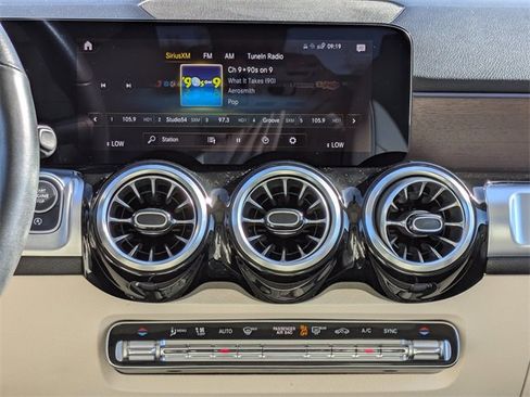 Used 2023 Mercedes-Benz GLB 250 image 12