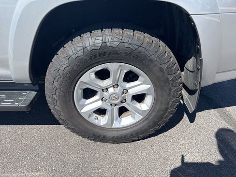 Used 2020 Toyota 4Runner SR5 Premium w/ Moonroof Package image 6