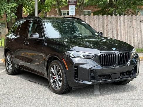 Used 2024 BMW X5 xDrive40i w/ M Sport Package AWD/4WD image 3