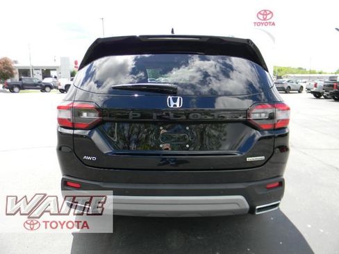 Used 2023 Honda Pilot Touring image 3