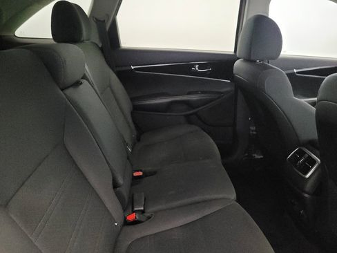 Used 2019 Kia Sorento FWD image 19