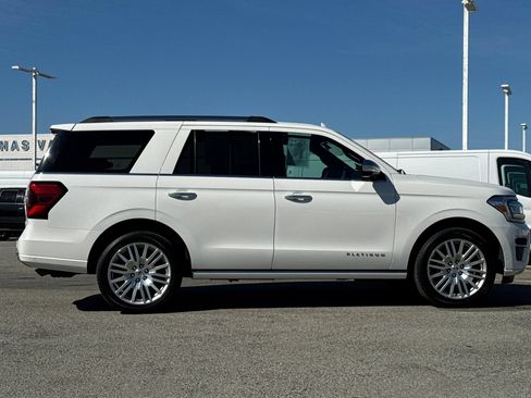 Used 2024 Ford Expedition Platinum AWD/4WD image 3