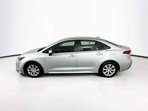 Used 2025 Toyota Corolla LE FWD image 4