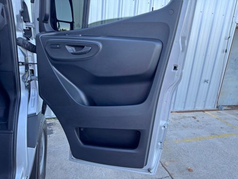Used 2023 Mercedes-Benz Sprinter 2500 image 35