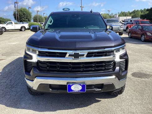 Used 2023 Chevrolet Silverado 1500 LT RWD image 2
