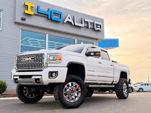 Used 2019 GMC Sierra 2500 Denali w/ Duramax Plus Package AWD/4WD image 1