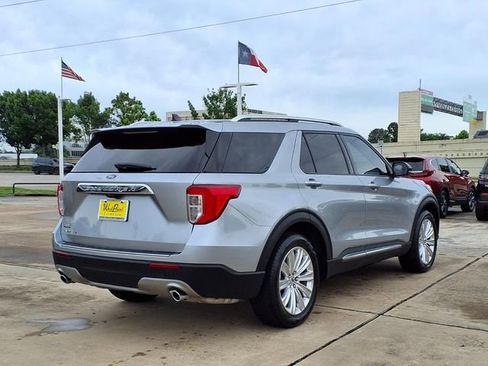Used 2022 Ford Explorer Limited w/ Equipment Group 301A RWD image 2