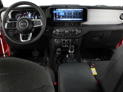 Used 2025 Jeep Wrangler Unlimited Sahara w/ Safety Group AWD/4WD image 9
