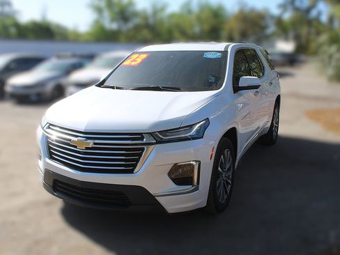 Used 2023 Chevrolet Traverse Premier FWD image 16