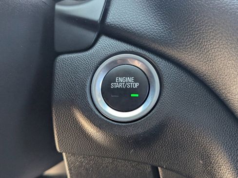 Used 2020 Chevrolet Equinox LT image 32