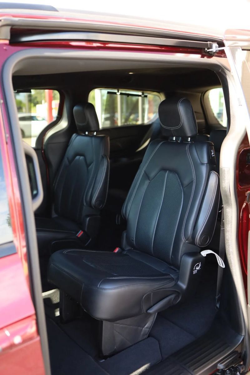 Used 2019 Chrysler Pacifica Touring-L w/ Advanced Safetytec Group FWD image 29