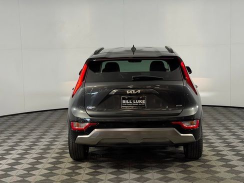 Used 2024 Kia Niro EX Touring image 9