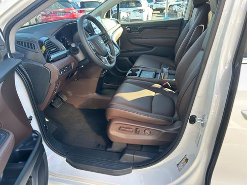 New 2026 Honda Odyssey Touring image 10