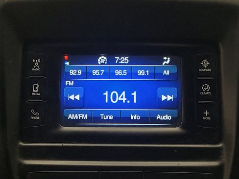 Used 2015 Chrysler 200 Limited image 25