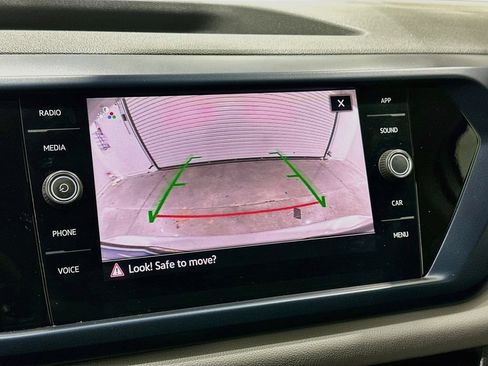 Used 2023 Volkswagen Taos SE w/ Panoramic Sunroof Package FWD image 13
