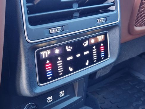 Used 2021 Audi Q8 Premium Plus image 17