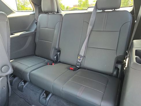 Used 2023 Chevrolet Traverse RS AWD/4WD image 12