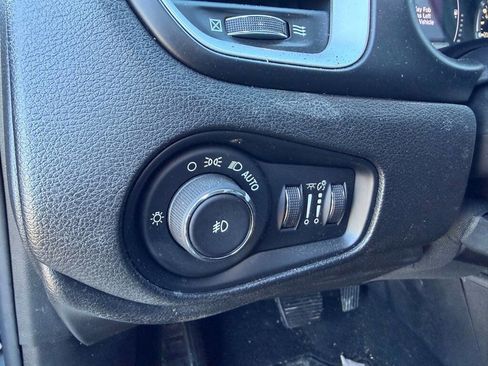 Used 2018 Jeep Renegade Latitude image 16