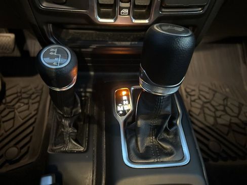 Used 2022 Jeep Wrangler Unlimited Sport image 32