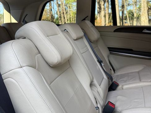 Used 2017 Mercedes-Benz GLS 550 4MATIC image 26