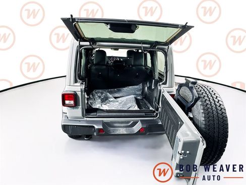 Used 2023 Jeep Wrangler Unlimited Sahara AWD/4WD image 33