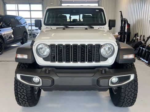 Used 2025 Jeep Gladiator Sport AWD/4WD image 7