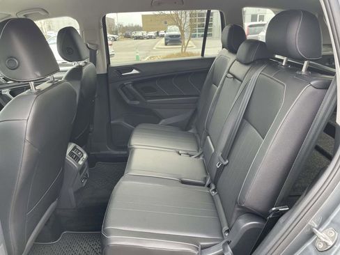 Used 2023 Volkswagen Tiguan SE image 3