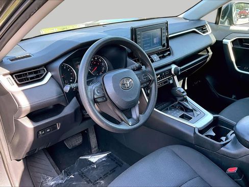Used 2021 Toyota RAV4 LE AWD/4WD image 17