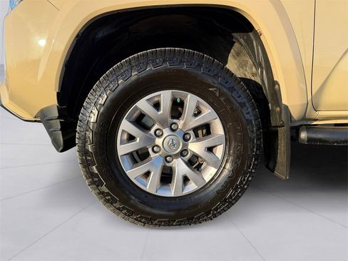 Used 2018 Toyota Tacoma SR5 image 9