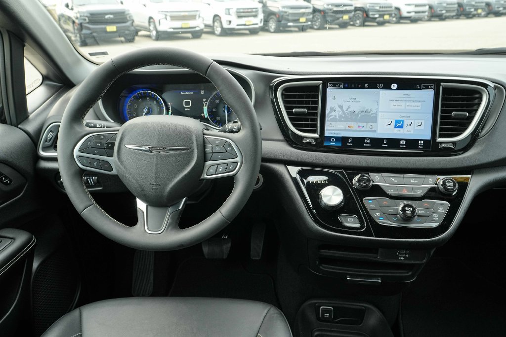Used 2026 Chrysler Pacifica Select FWD image 29