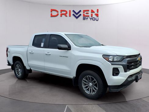 Used 2023 Chevrolet Colorado LT w/ LT Convenience Package II image 7