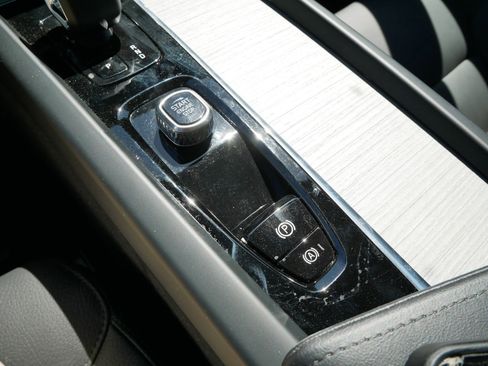 Certified 2025 Volvo XC60 B5 Plus w/ Climate Package AWD/4WD image 20