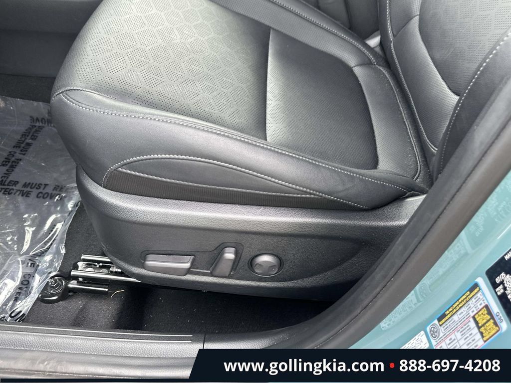 Certified 2026 Kia Seltos EX FWD image 16