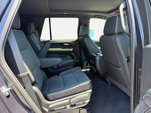 Used 2025 Chevrolet Tahoe Premier w/ Sun And Tow Package AWD/4WD image 18