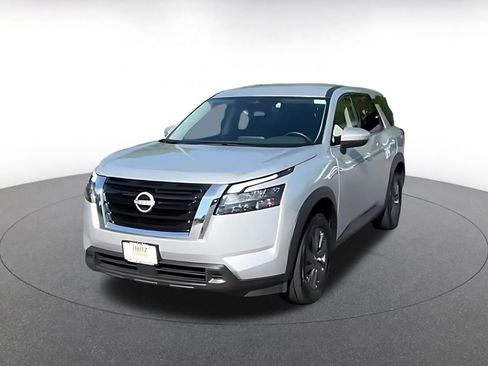 Used 2025 Nissan Pathfinder SV FWD image 15