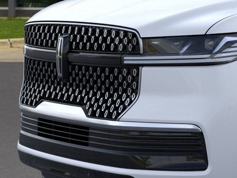 New 2026 Lincoln Navigator L Reserve AWD/4WD image 17