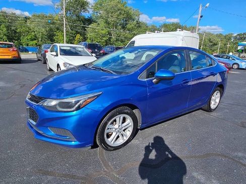 Used 2017 Chevrolet Cruze LT image 5