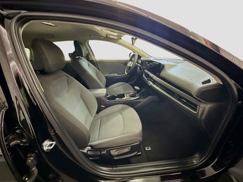 Used 2025 Kia K4 LXS image 32