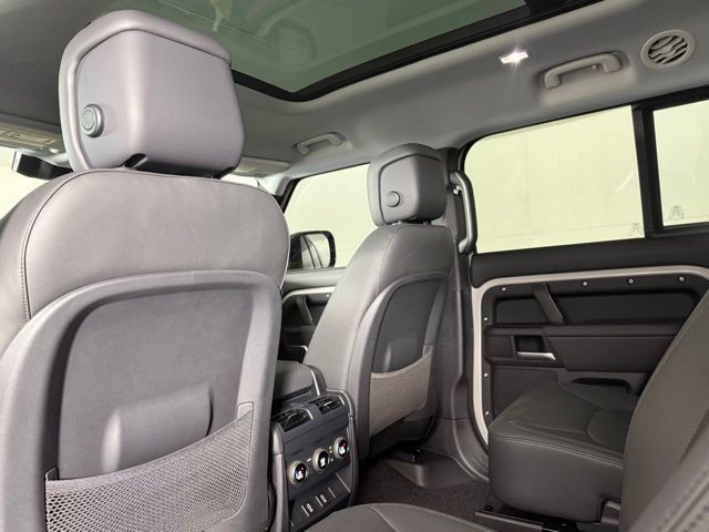 New 2026 Land Rover Defender 130 X-Dynamic SE AWD/4WD image 25