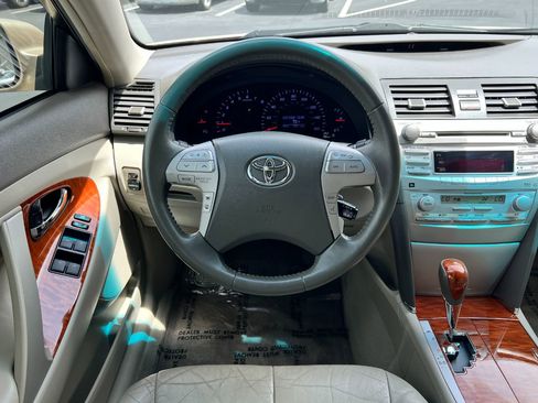 Used 2011 Toyota Camry XLE FWD image 12
